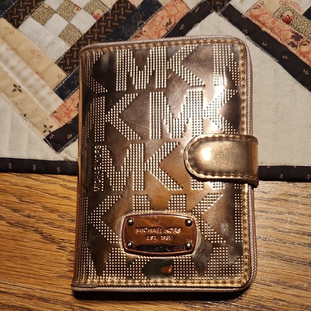 Michael Kors Shiny Rose Gold Passport Wallet